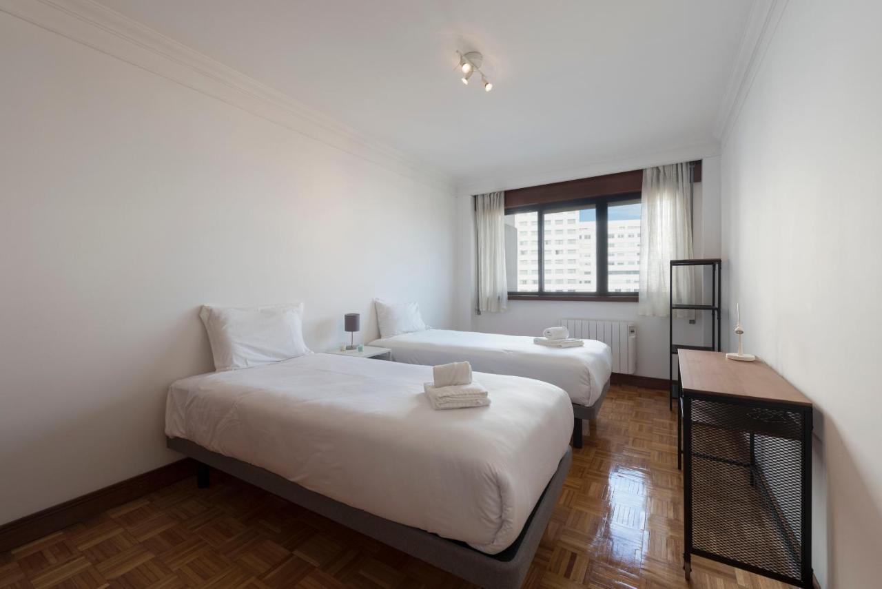 Lovelystay - Charming 3Br Flat W/ Free Parking In Devesas Вила-Нова-ди-Гая Экстерьер фото