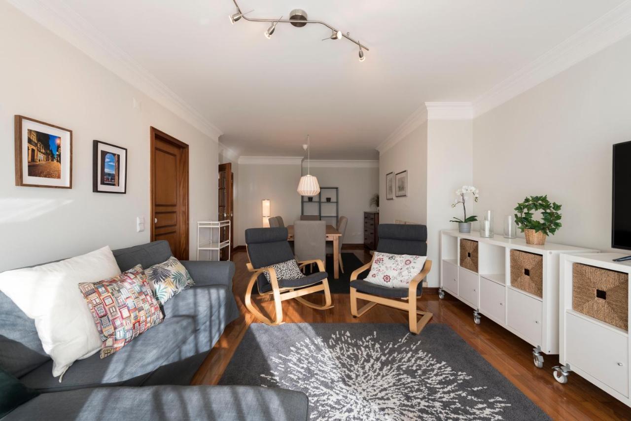 Lovelystay - Charming 3Br Flat W/ Free Parking In Devesas Вила-Нова-ди-Гая Экстерьер фото