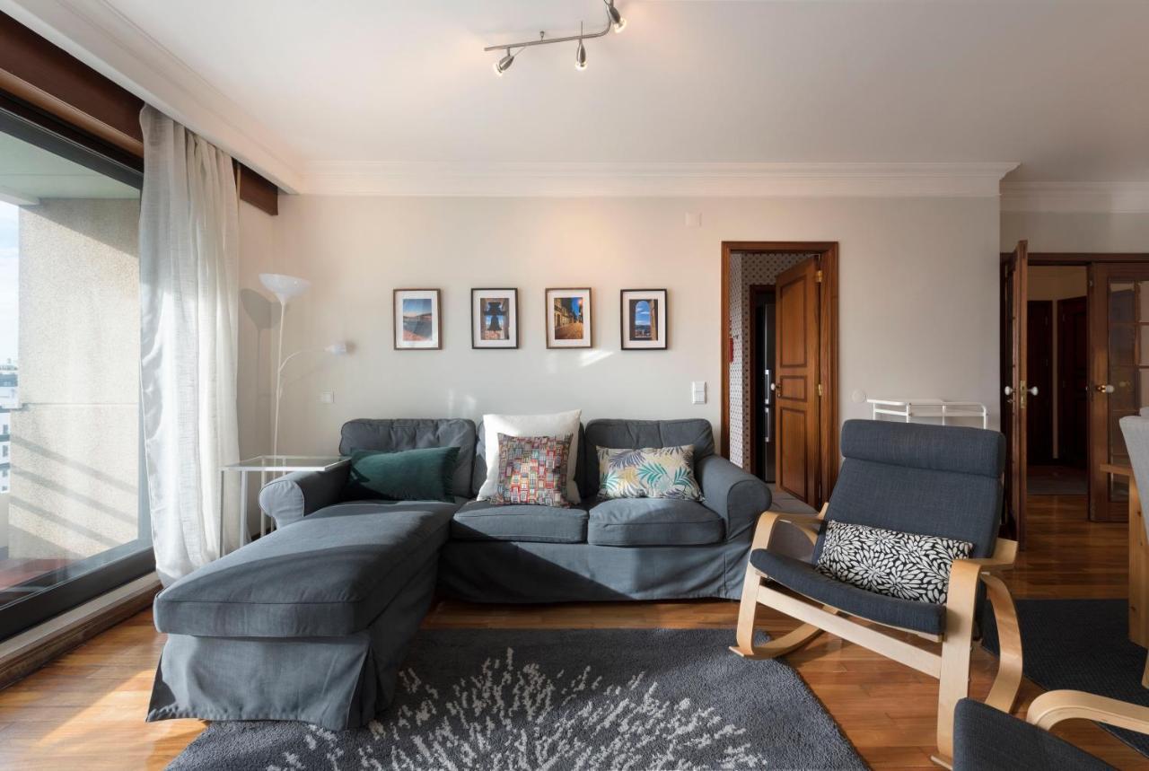 Lovelystay - Charming 3Br Flat W/ Free Parking In Devesas Вила-Нова-ди-Гая Экстерьер фото