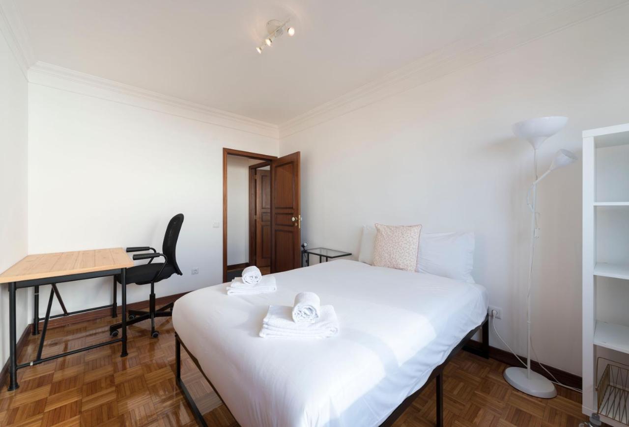 Lovelystay - Charming 3Br Flat W/ Free Parking In Devesas Вила-Нова-ди-Гая Экстерьер фото
