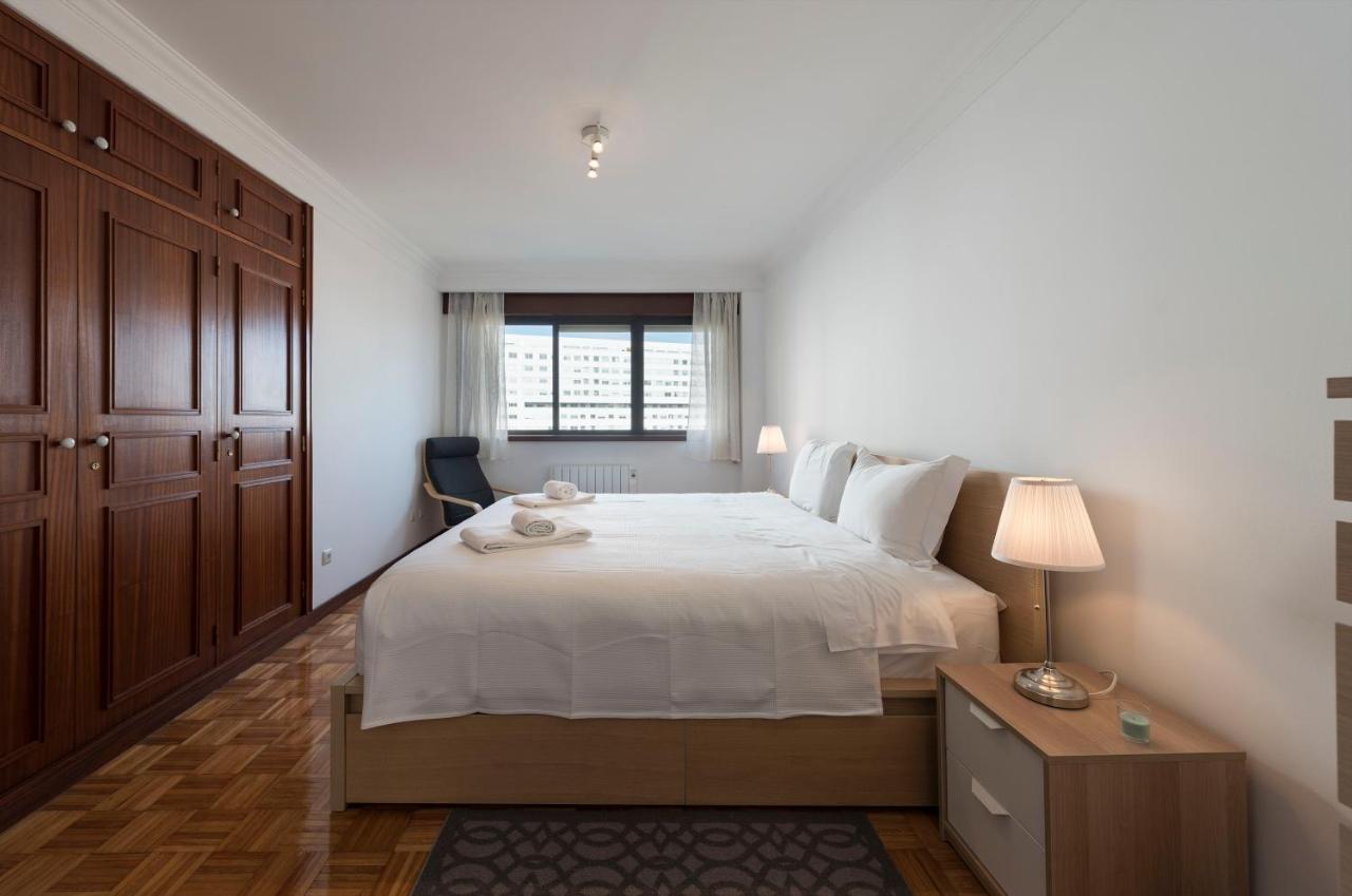 Lovelystay - Charming 3Br Flat W/ Free Parking In Devesas Вила-Нова-ди-Гая Экстерьер фото